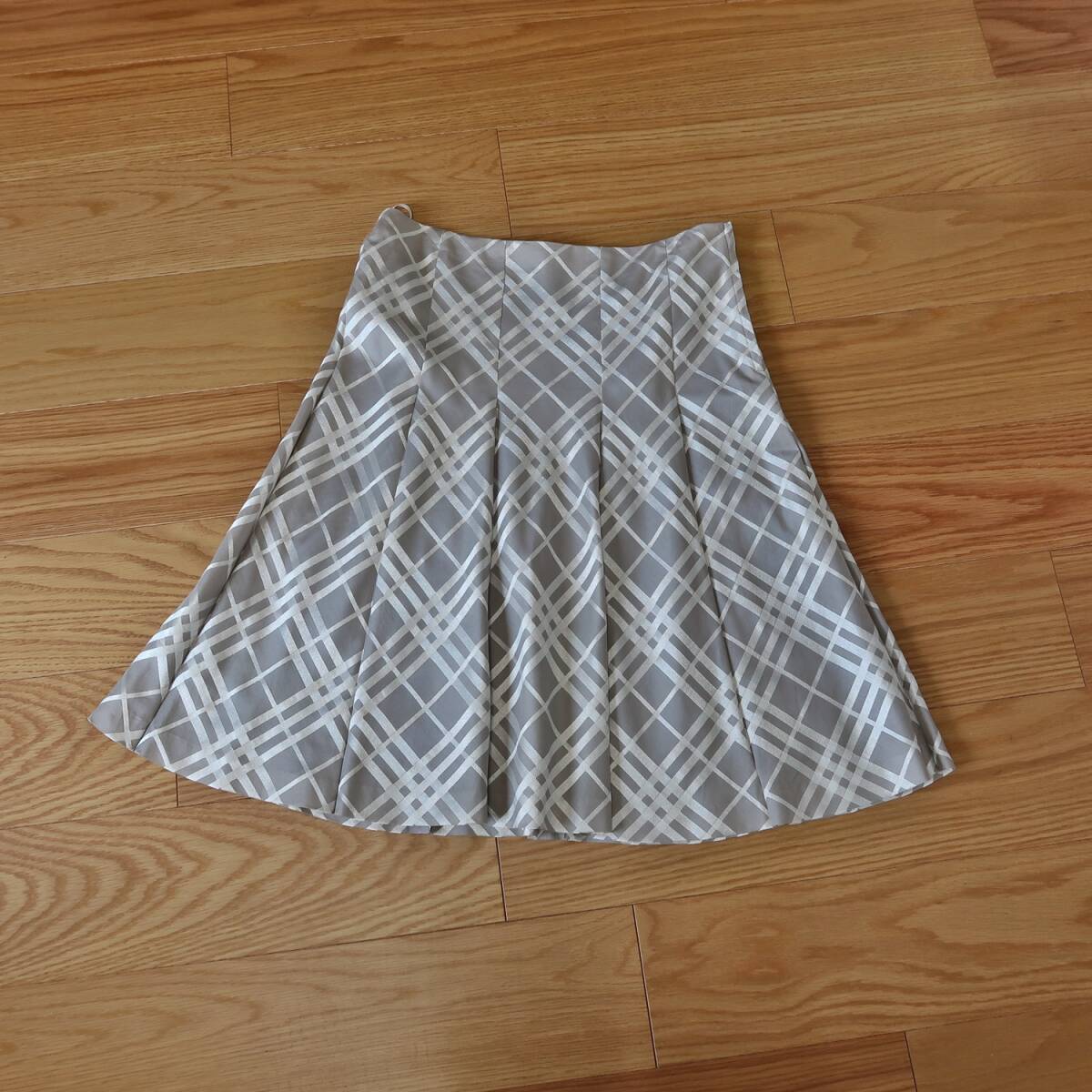 美品■バーバリーロンドン/BUBERRY LONDON■大きいサイズ44■ノバチェツクフレアースカート/シルク混■上品?