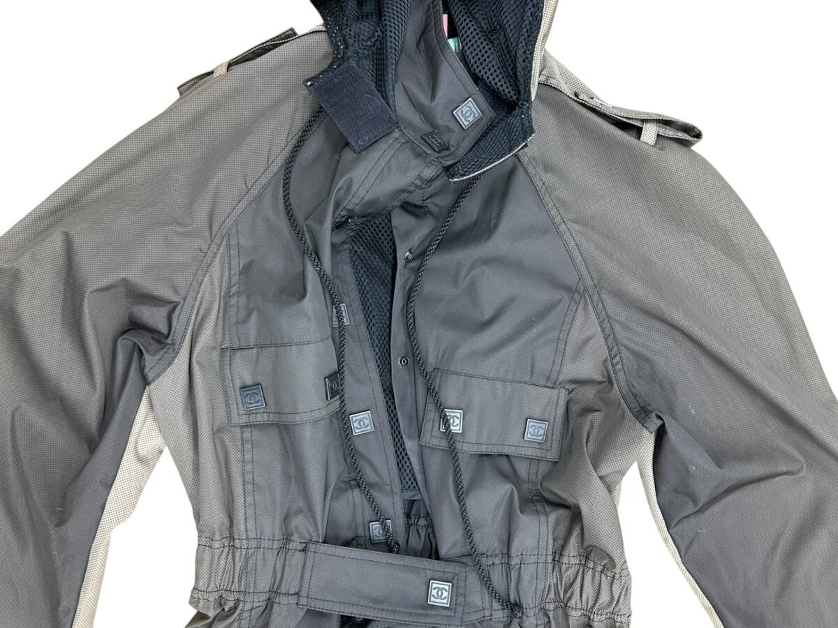 ◎中古品◎シャネル スポーツライン CHANEL 03P レインコート フード付き 38 雨用 カーキ系 ブラック系 tsuEH92267COS