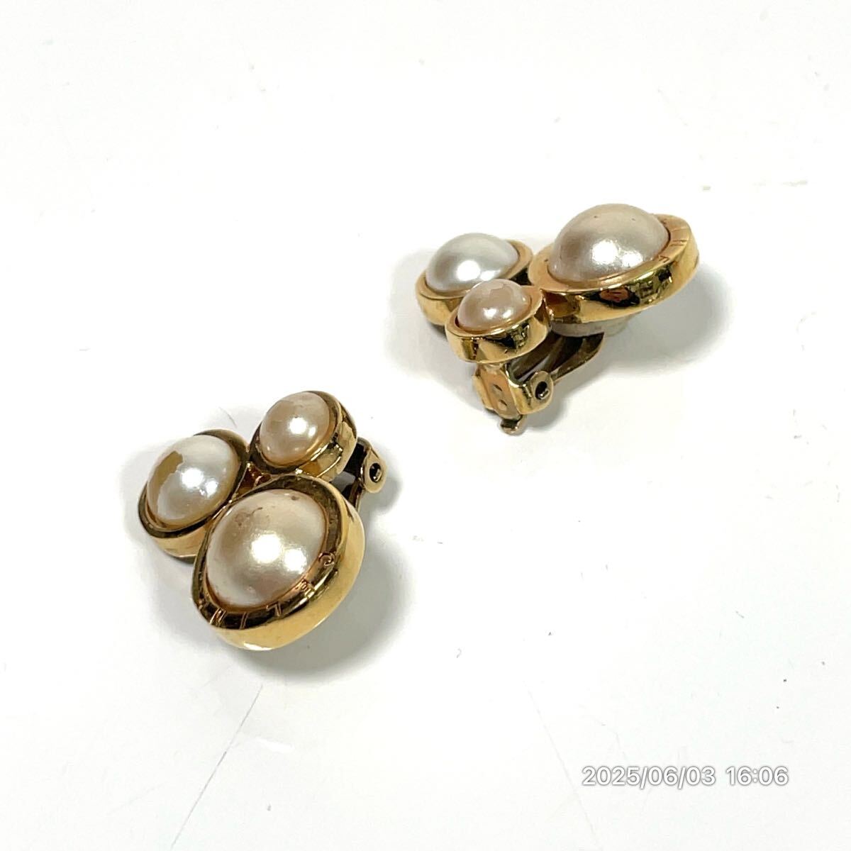 vintage CELINE セリーヌ オーバル パール調 ゴールドカラー ブランドロゴ イヤリング ピアス アクセサリー 装飾品 小物_画像2