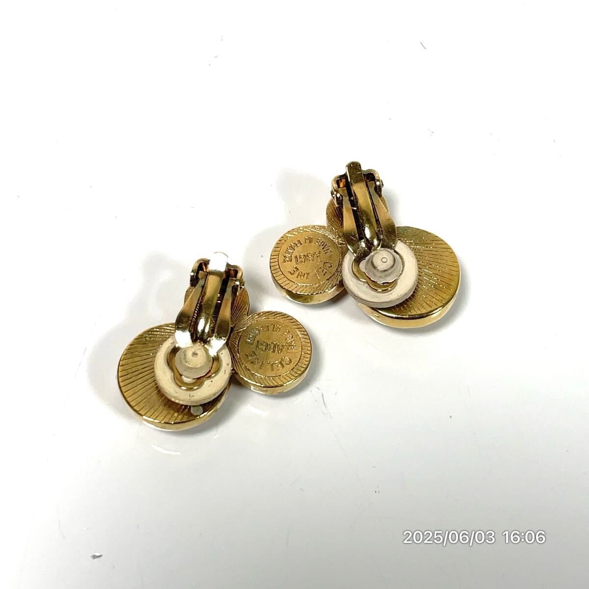 vintage CELINE セリーヌ オーバル パール調 ゴールドカラー ブランドロゴ イヤリング ピアス アクセサリー 装飾品 小物_画像4