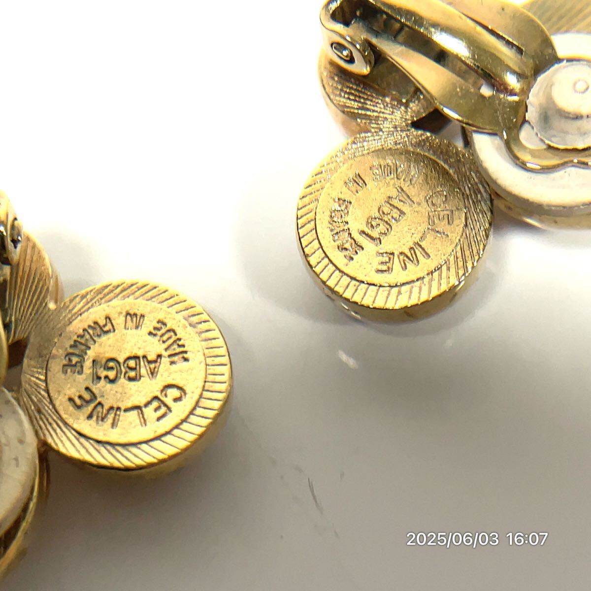 vintage CELINE セリーヌ オーバル パール調 ゴールドカラー ブランドロゴ イヤリング ピアス アクセサリー 装飾品 小物_画像5