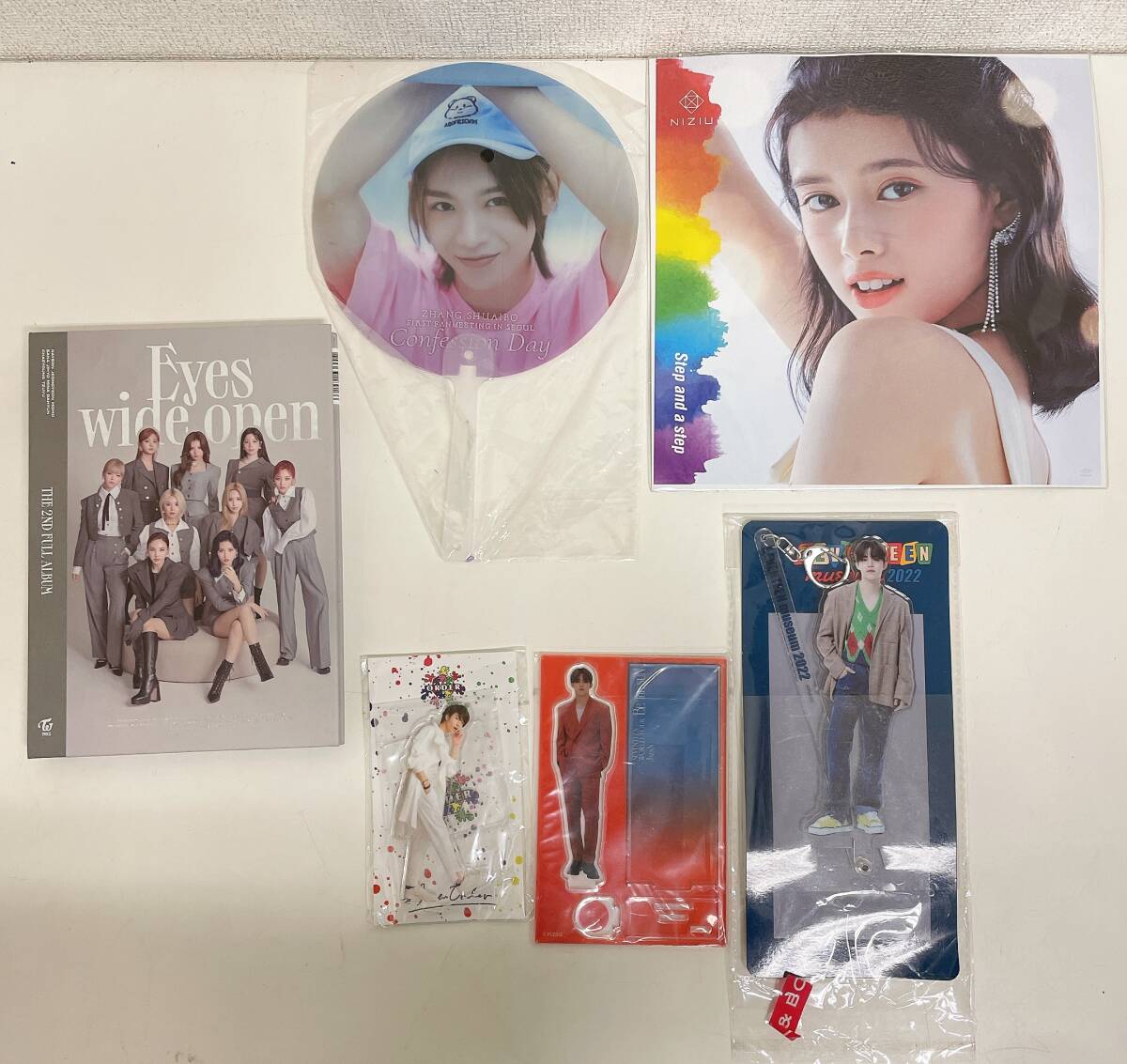 【K-POPアイドル グッズなどまとめて★】SEVENTEEN/TWICE/カラット棒ver.2 /NIZIU/シュアイボ/Taste of Love/キーホルダー/S76-077