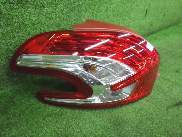 ★ 即決あり H25年 プジョー 208 ABA-A95F01 左 テール ランプ ノーマルバルブ 9672628280-02 [ZNo:07011358]