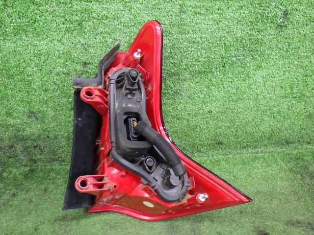# 即決あり H22年 プジョー 3008 ABA-T85F02 右H 左 テール ランプ ノーマルバルブ 08114 9683460880 [ZNo:06013530]