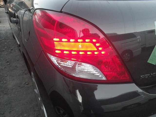 # H24年 プジョー 207 A75F01 スポーティアム 右H 純正 左 LED テール ランプ ノーマルバルブ 799 98D [ZNo:06030156]