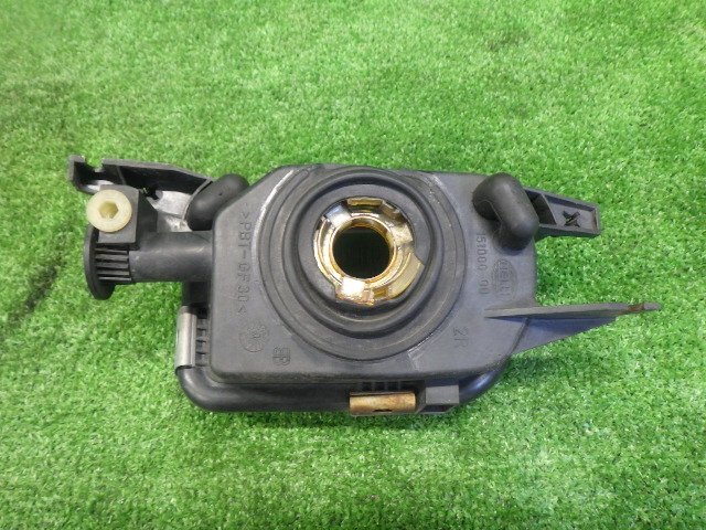 # 即決あり H16年 ベンツ Cクラス W203 C200 GH-203042 右H 右 フォグ ランプ ハロゲン HELLA 2158200656 中古 [ZNo:05004648]