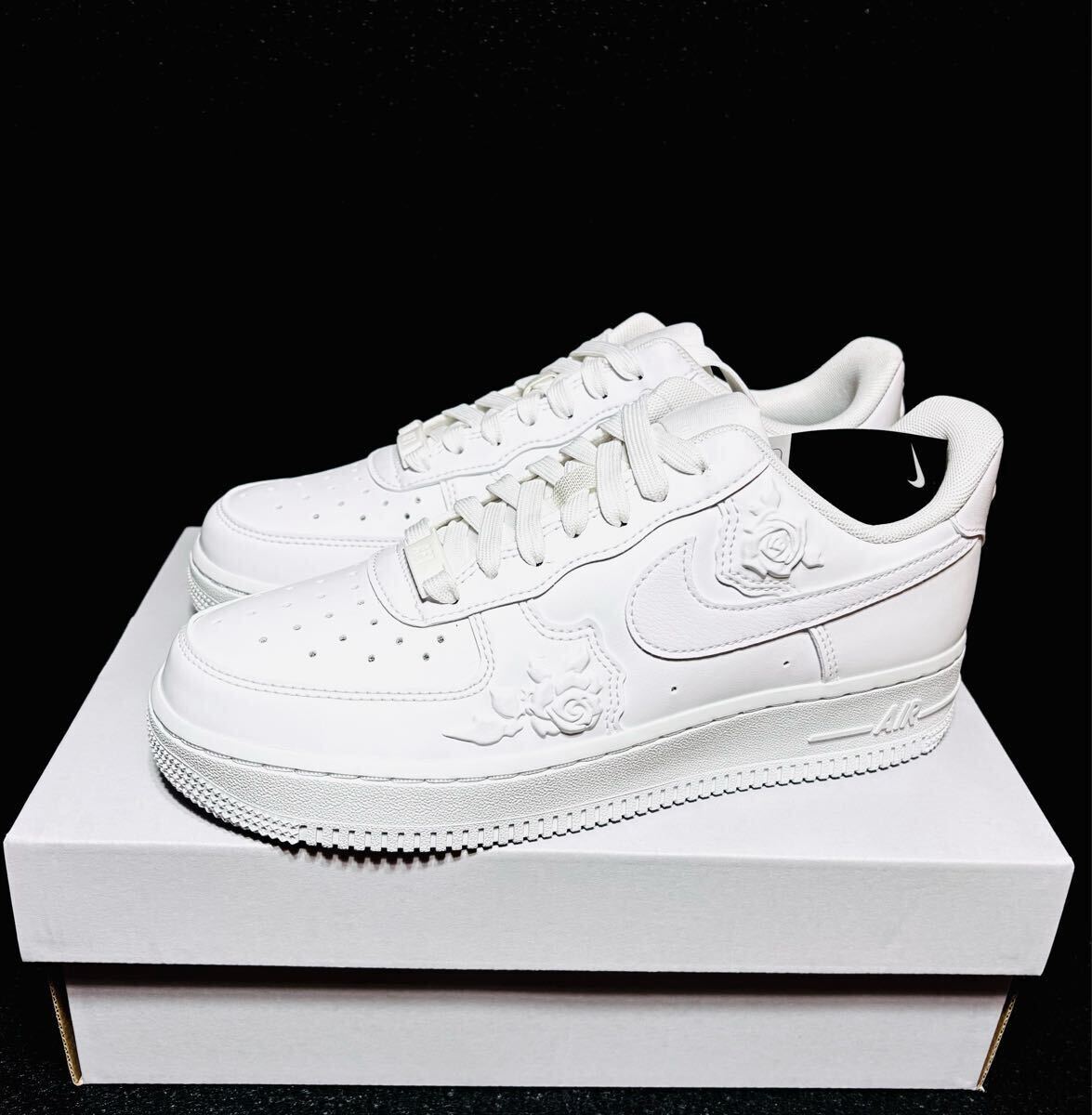 定価以下！新品ナイキ エア フォース 1 07 ホワイトRose 薔薇23.5㎝ Nike】薔薇をプリントした Air Force 1 '07 LX “White Bag