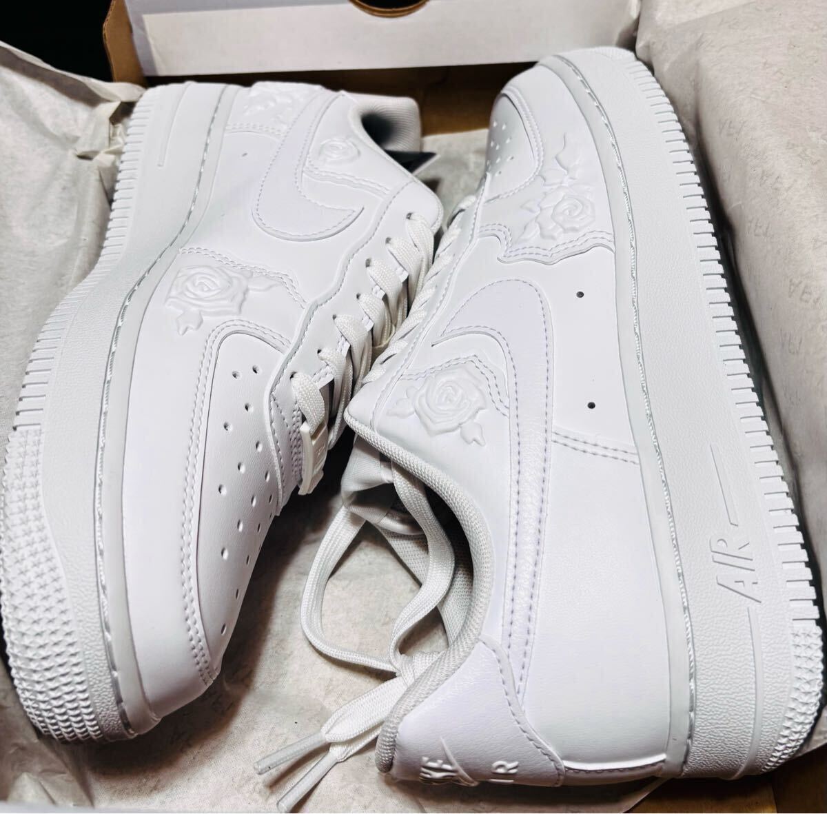 送料込 新品23 5cm ナイキ エア フォース 1 07 White Rose