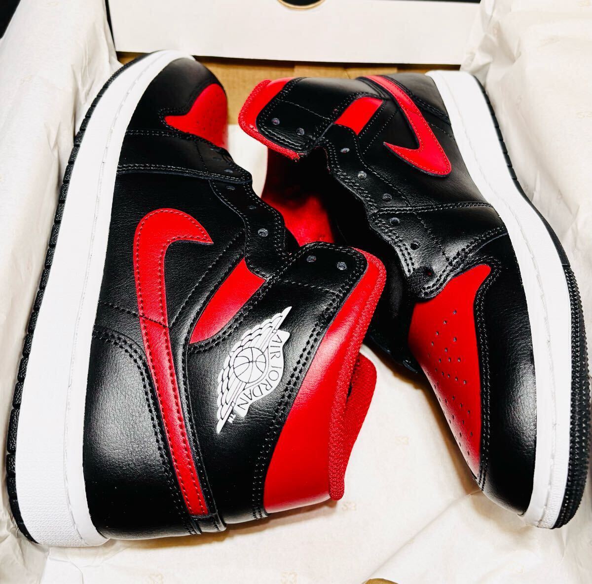 ☆送料込■新品28.0cm■ナイキ エア ジョーダン１MID ブラック/サミットホワイト/バーシティレッドAIR JORDAN 1 【定価.18700円】_画像1