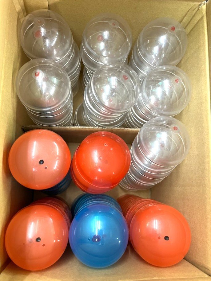 ガチャガチャ 空カプセル 50個 楕円型 セパレート Φ6.7ｘH7.2cm 景品 パーティーグッス ブルー クリア 中古 79408 ★*_画像1