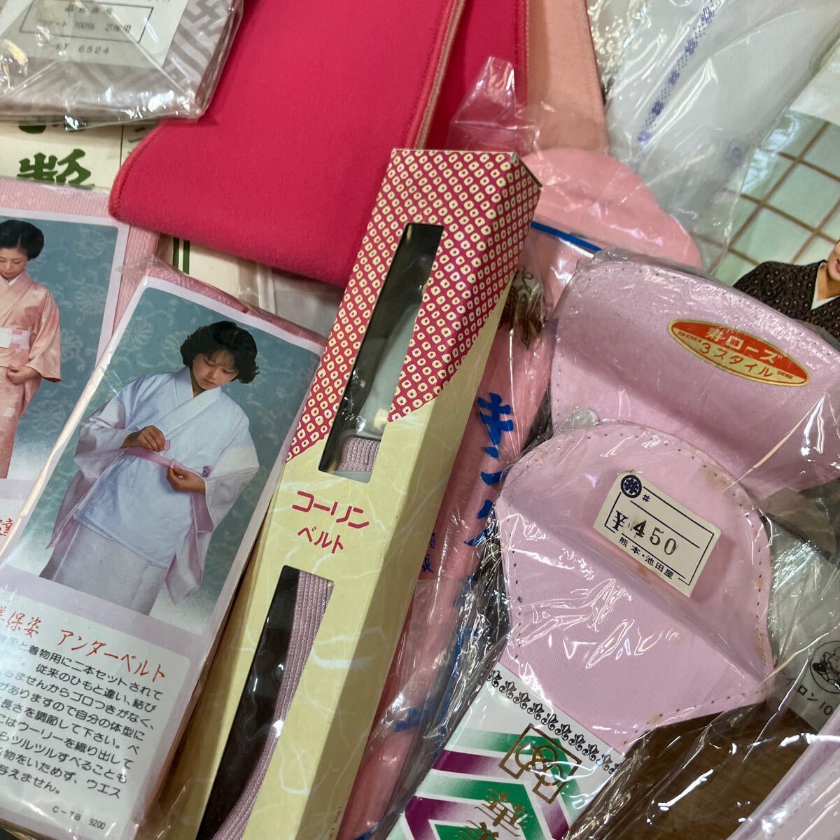 一右衛(wèi)門No.1314 著付け小物 大量まとめ売り 半衿 帯枕 帯板 伊達(dá)締め 美容衿 衣裳敷 衿芯 コーリンベルト 和裝タイツ 帶止 帯芯 大放出