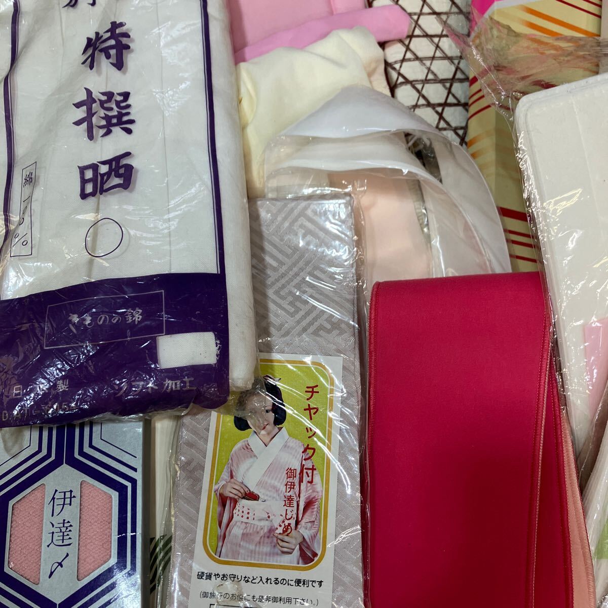 一右衛(wèi)門No.1314 著付け小物 大量まとめ売り 半衿 帯枕 帯板 伊達(dá)締め 美容衿 衣裳敷 衿芯 コーリンベルト 和裝タイツ 帶止 帯芯 大放出