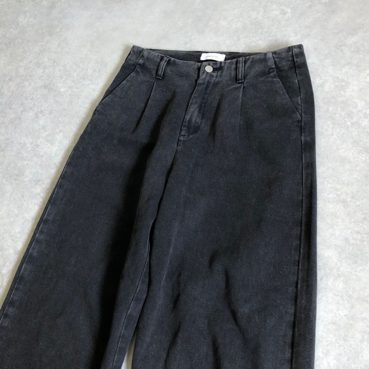 INTER FACTORY●ワンタック バレルレッグ ブラック デニム パンツ●インターファクトリー