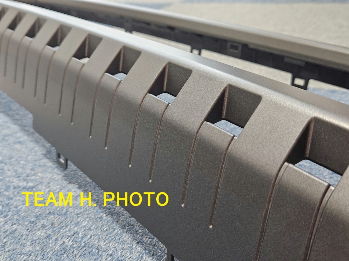 新品】250系 ランクル 純正 フロントグリル 外枠 ZX VX ファースト