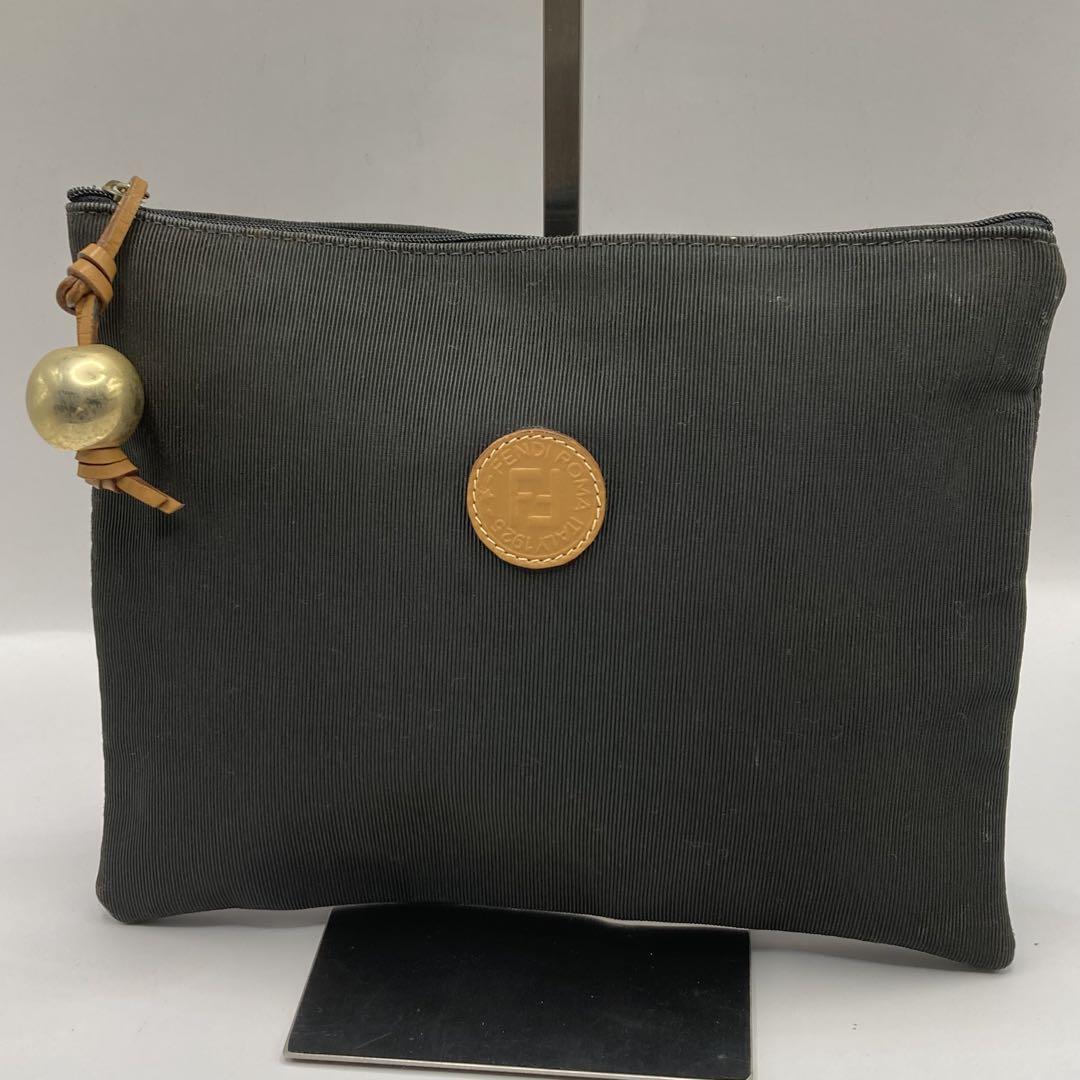 FENDI フェンディ ナイロンポーチ FFロゴ ゴールドチャーム ブラック レディース ブランド お洒落 人気 高級感 かっこいい かわいい _画像1