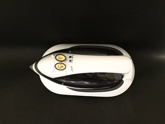 カインズ コードレスアイロン 小型アイロン コンパクト収納 2012年制 CZ-7308 ワイシャツ アイロンかけ