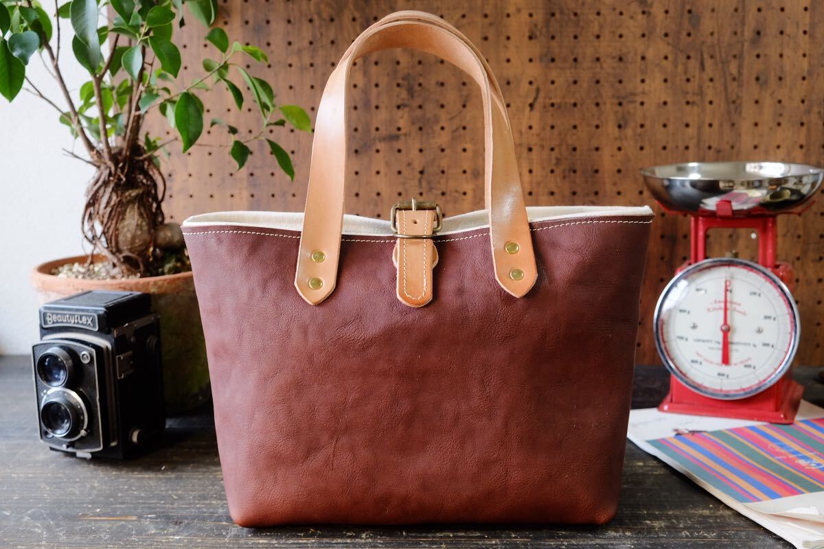 美しいアンティークブラウンとサドルレザーヌメ革トートバッグ　ハンドメイド牛革 栃木レザーで作ったヌメ革のハンドバッグ】 牛革 レザー 本革