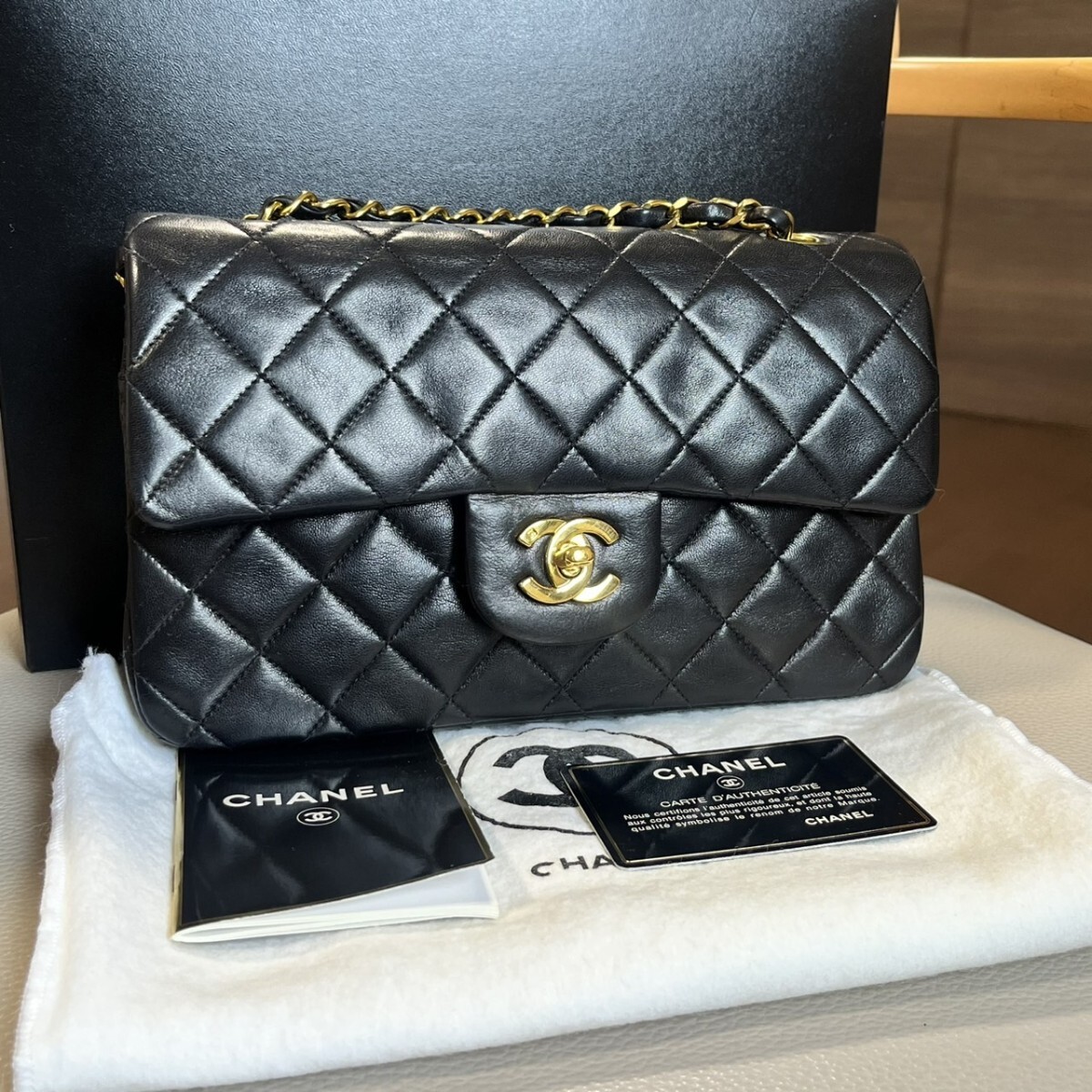 美品 シャネル CHANEL チェーンショルダーバッグ ラムスキン マトラッセ ダブルフラップ 23