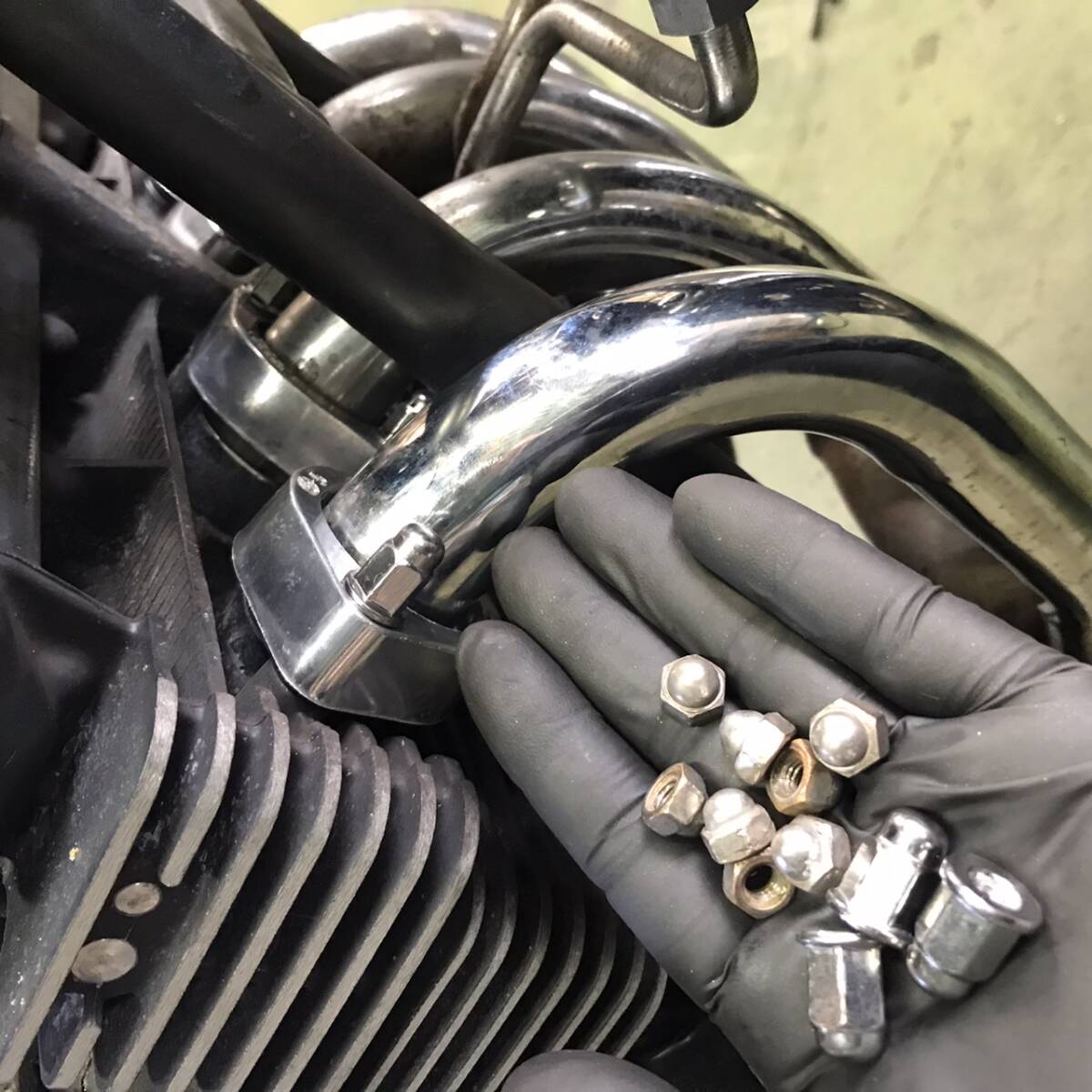 送料無(wú)料 8個(gè) M6 P1.0 長(zhǎng)21mm クロムメッキ フランジナット マフラーナット ゼファー400 Z400FX Z1 バリオス CB400 ホーネット XJR CB750