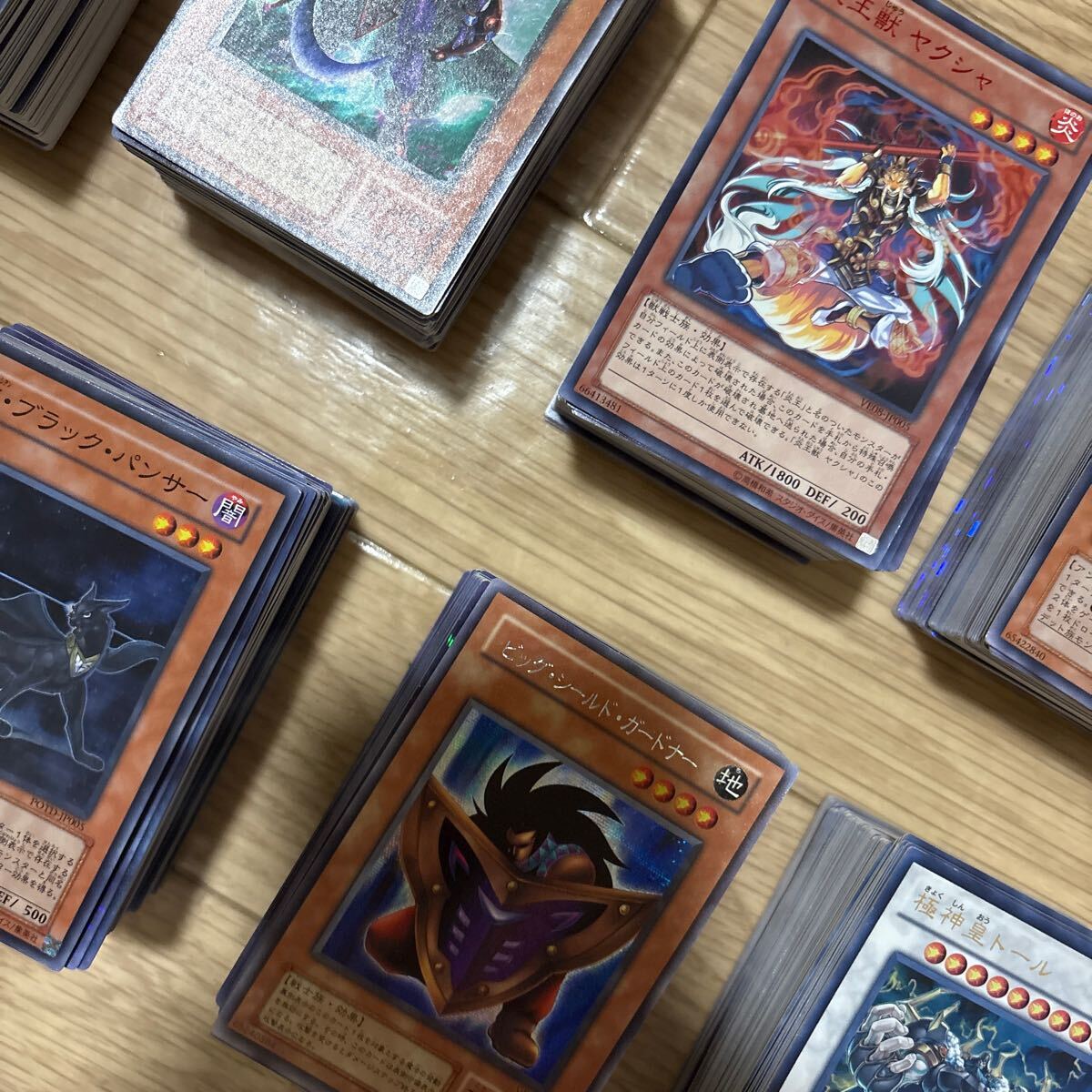 レビュー高評価の商品！ 04 遊戯王 約1000枚 スーパーレア以上の光り物のみまとめ売り 遊戯王OCG デュエルモンスターズ
