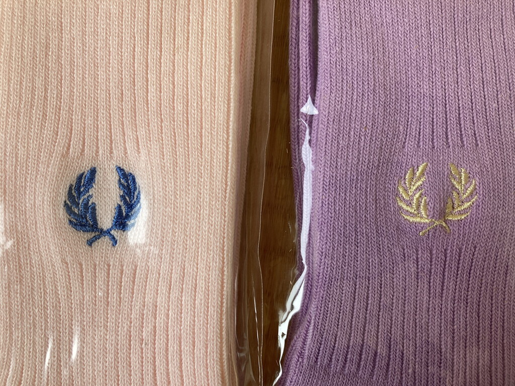 送料無料!新品未使用!即決です! ピンク＆ラベンダー２足セット? フレッドペリー FRED PERRY ソックス 靴下 24-26cm ※限定５組限りです