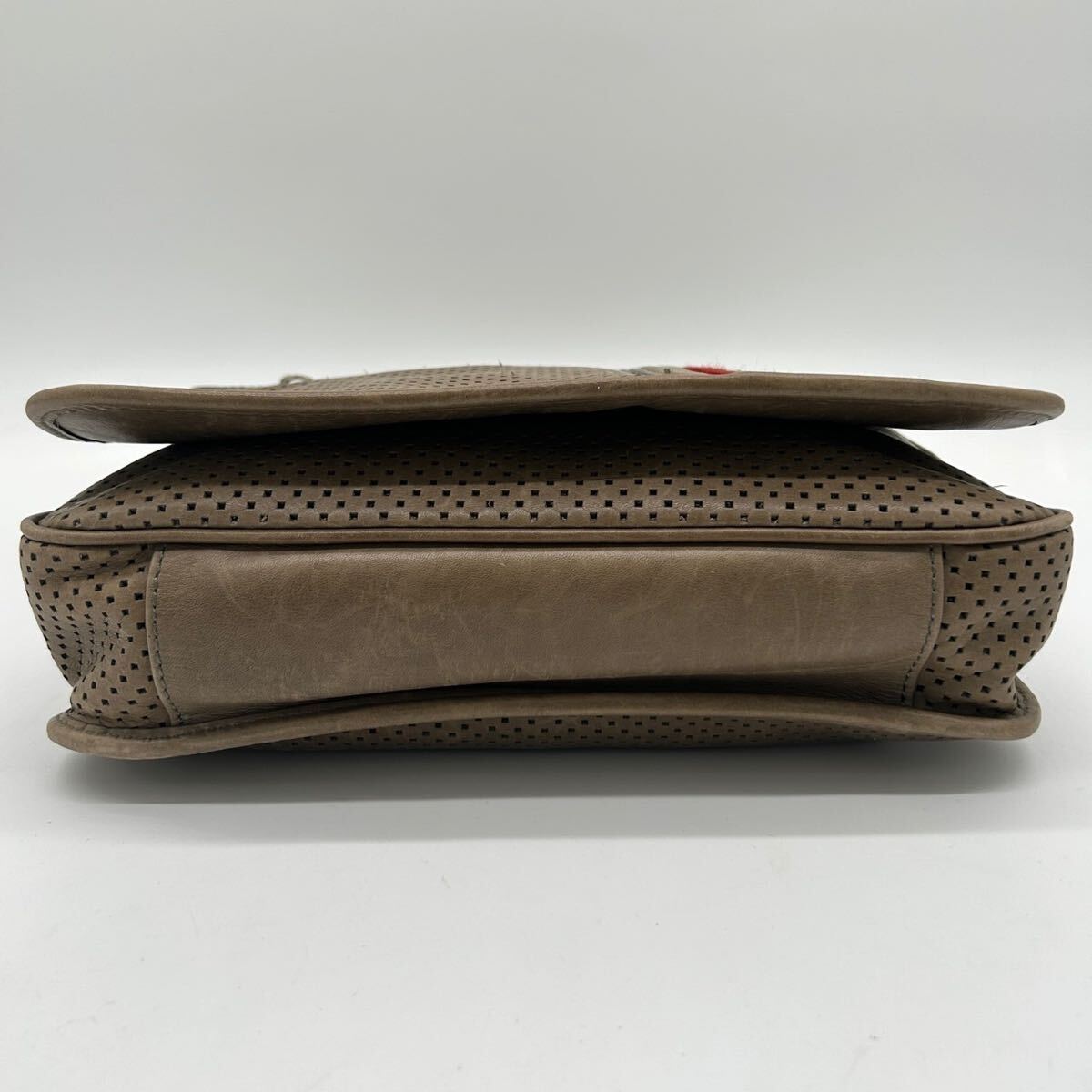 【美品】BALLY メッセンジャーバッグ パンチング レザー ブラウン トレスポ 1円 美品 BALLY バリー ショルダーバッグ メッセンジャーバッグ