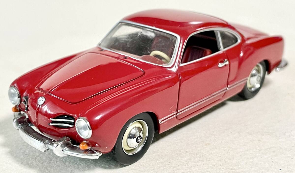 ミニチャンプス（ MINICHAMPS ）VW カルマンギア 1200