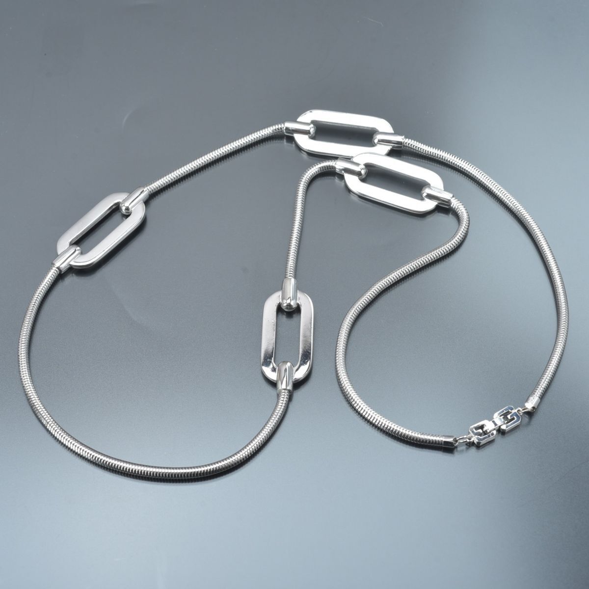 美品 ジバンシィ ロングネックレス スネークチェーン シルバー 大ぶり 鎖 GIVENCHY ペンダント アクセサリー 箱付き #60※0605-43/k.k