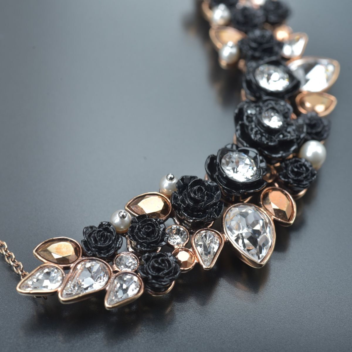 美品 スワロフスキー ブーケネックレス クリスタル ローズ ゴージャス 箱付 ゴールド ストーン SWAROVSKI ジュエリー #60※0605-38/TLk.b