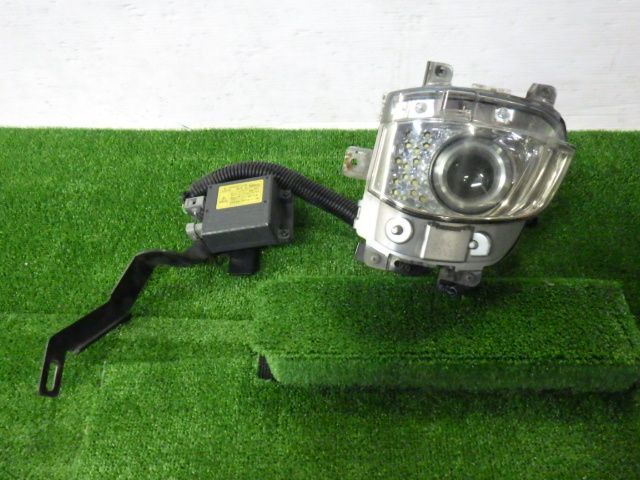 ★レクサス LS★左 フォグランプ P9551 純正 中古 未テスト