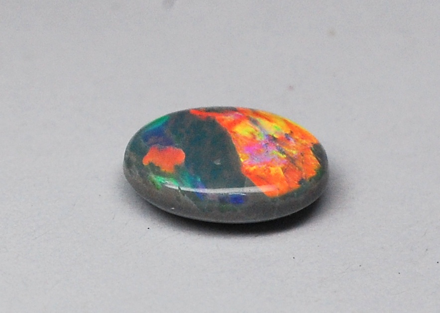 【100円～】 天然ブラックオパール ルース　0.825ct　ソーティング付き