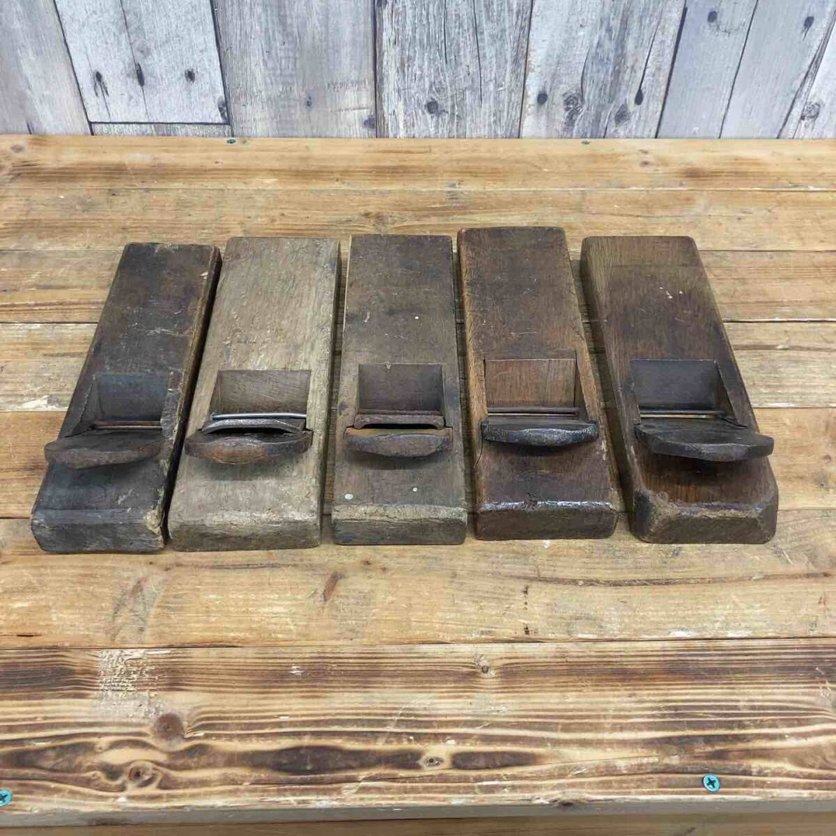 【中古品】 久光、源助之、長之次？、荒？、作者不明、鉋5個セット 鉋 かんな カンナ 和工具 大工道具 鑿 のみ 鋸 のこ 【東大和店】