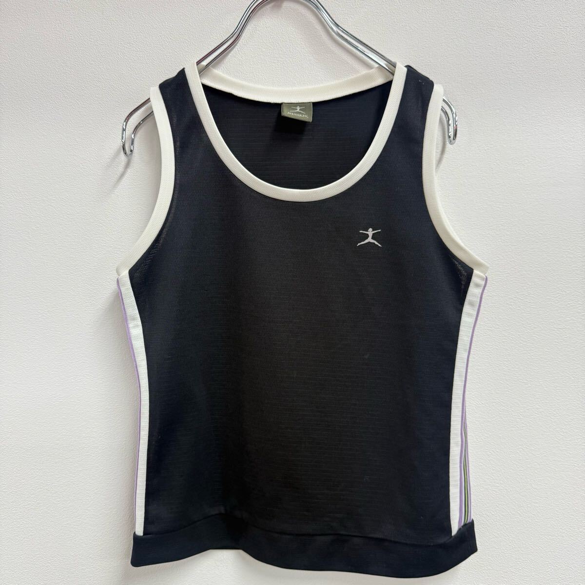 ♪ DANSKIN ダンスキン　ノースリーブトップス ブラック サイドライン　Mサイズ　タンクトップ　トレーニング_画像1