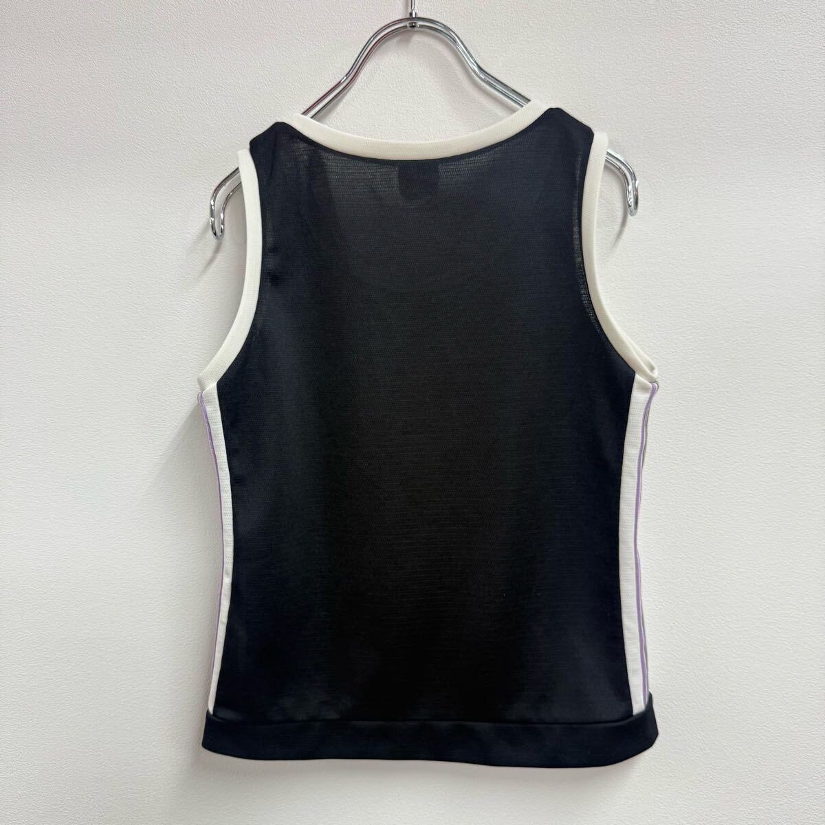 ♪ DANSKIN ダンスキン　ノースリーブトップス ブラック サイドライン　Mサイズ　タンクトップ　トレーニング_画像3
