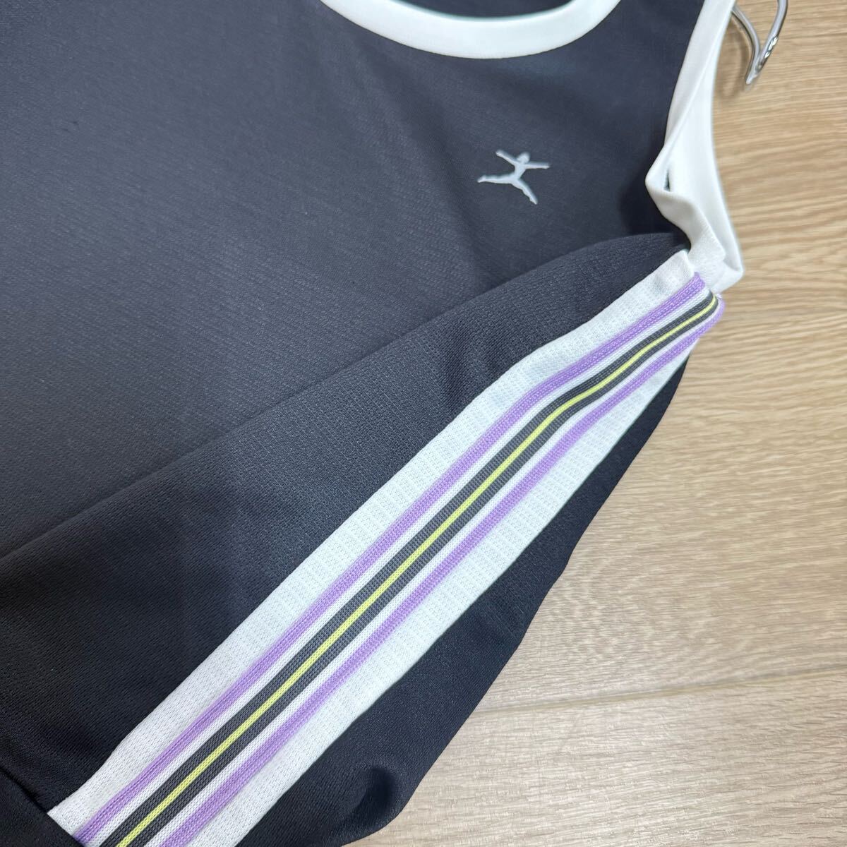 ♪ DANSKIN ダンスキン　ノースリーブトップス ブラック サイドライン　Mサイズ　タンクトップ　トレーニング_画像5