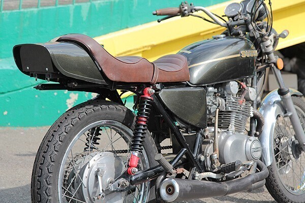 [240] 細(xì)巻き 325mm サスペンション レッド x ブラック 當(dāng)時(shí)仕様 新品 Z400FX Z2 バリオス2 ZRX400 ゼファー400 リアサス