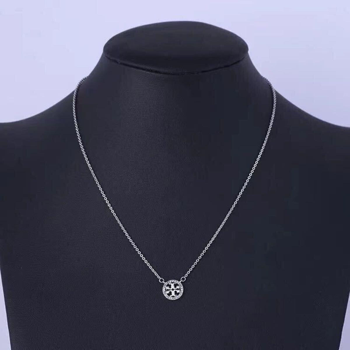 正規(guī)新品　TB023-06　Tory Burch トリーバーチ ミラー パヴェ ロゴ デリケート ネックレス　シルバー　大特価