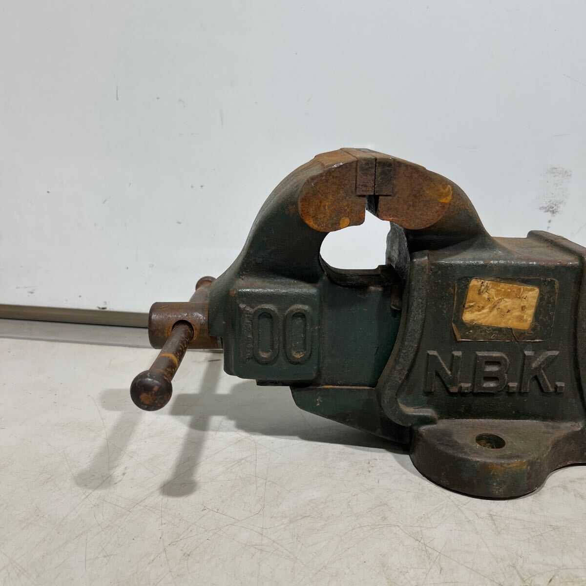 GB-5529 **ナベヤ NBK 萬(wàn)力　バイス 口巾約100ｍｍ　口開約130mm萬(wàn)力　バイス　リードバイス　　現(xiàn)狀渡し