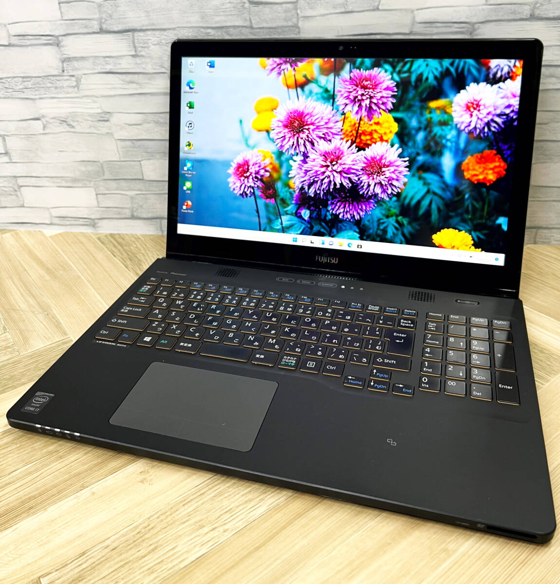 タッチパネル★新型Window11搭載/富士通/爆速Core-i7搭載/カメラ/高速新品SSD512GB/驚異の16GBメモリ/BD-RE/DVD焼き/オフィス/ソフト多數(shù)！