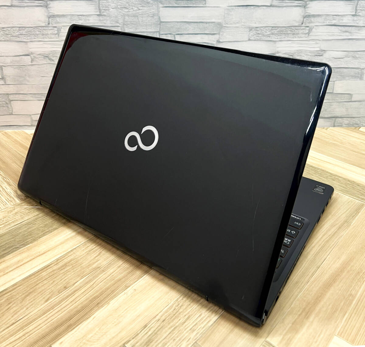 タッチパネル★新型Window11搭載/富士通/爆速Core-i7搭載/カメラ/高速新品SSD512GB/驚異の16GBメモリ/BD-RE/DVD焼き/オフィス/ソフト多數(shù)！