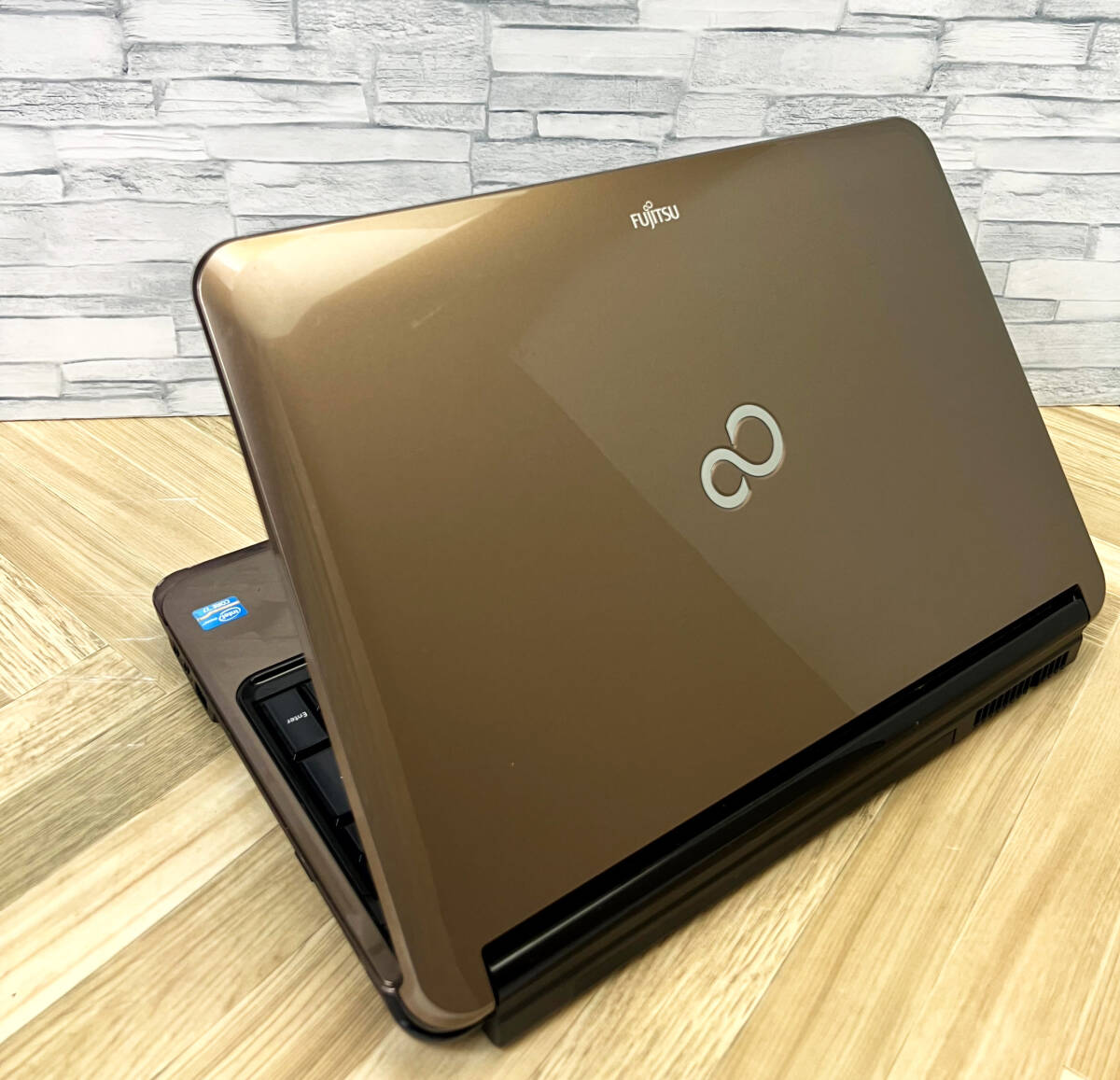 極上品/新型Window11搭載/富士通/爆速Core-i7搭載/カメラ/高速新品SSD512GB/驚異の16GBメモリ/ブルーレイ/DVD焼き/オフィス/ソフト多數(shù)！