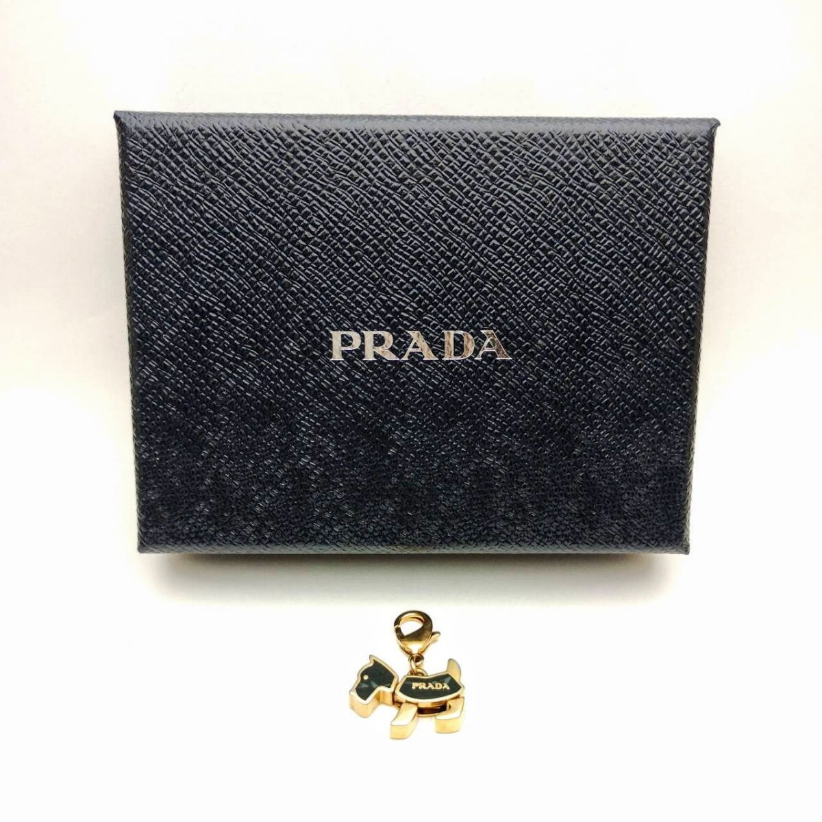 PRADA　プラダ　チャーム　キーホルダー　キーフック　キーリング　犬　イヌ　ドッグ　箱付き　メモ▲A7-52