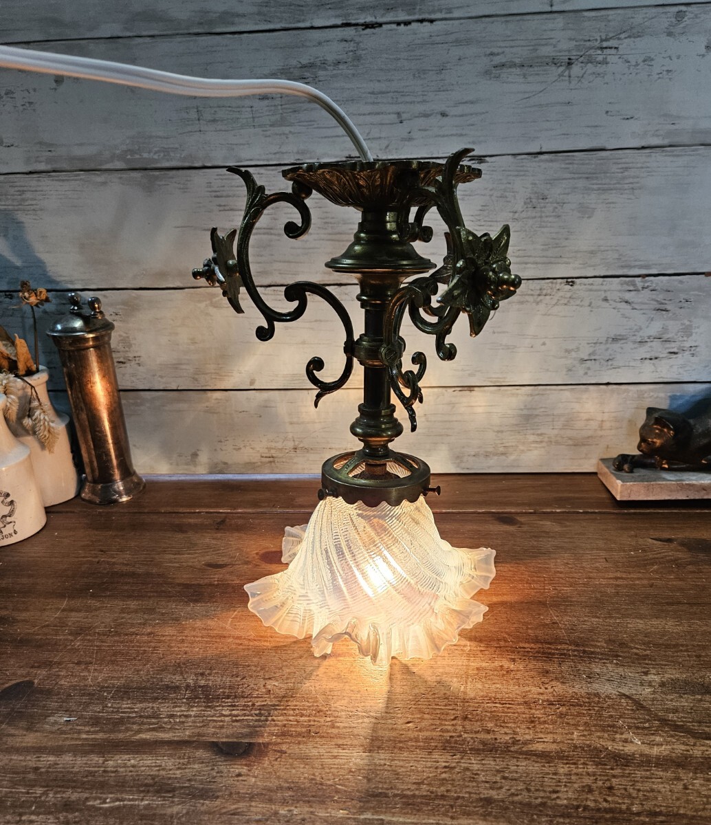 「売約済」フランスアンティーク オパールセントシェード  (シェードのみ) フランス蚤の市・オパールセントガラス ランプシェード真鍮