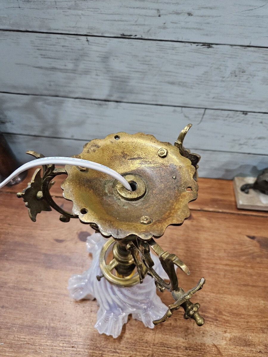 フランス蚤の市・オパールセントガラス ランプシェード真鍮