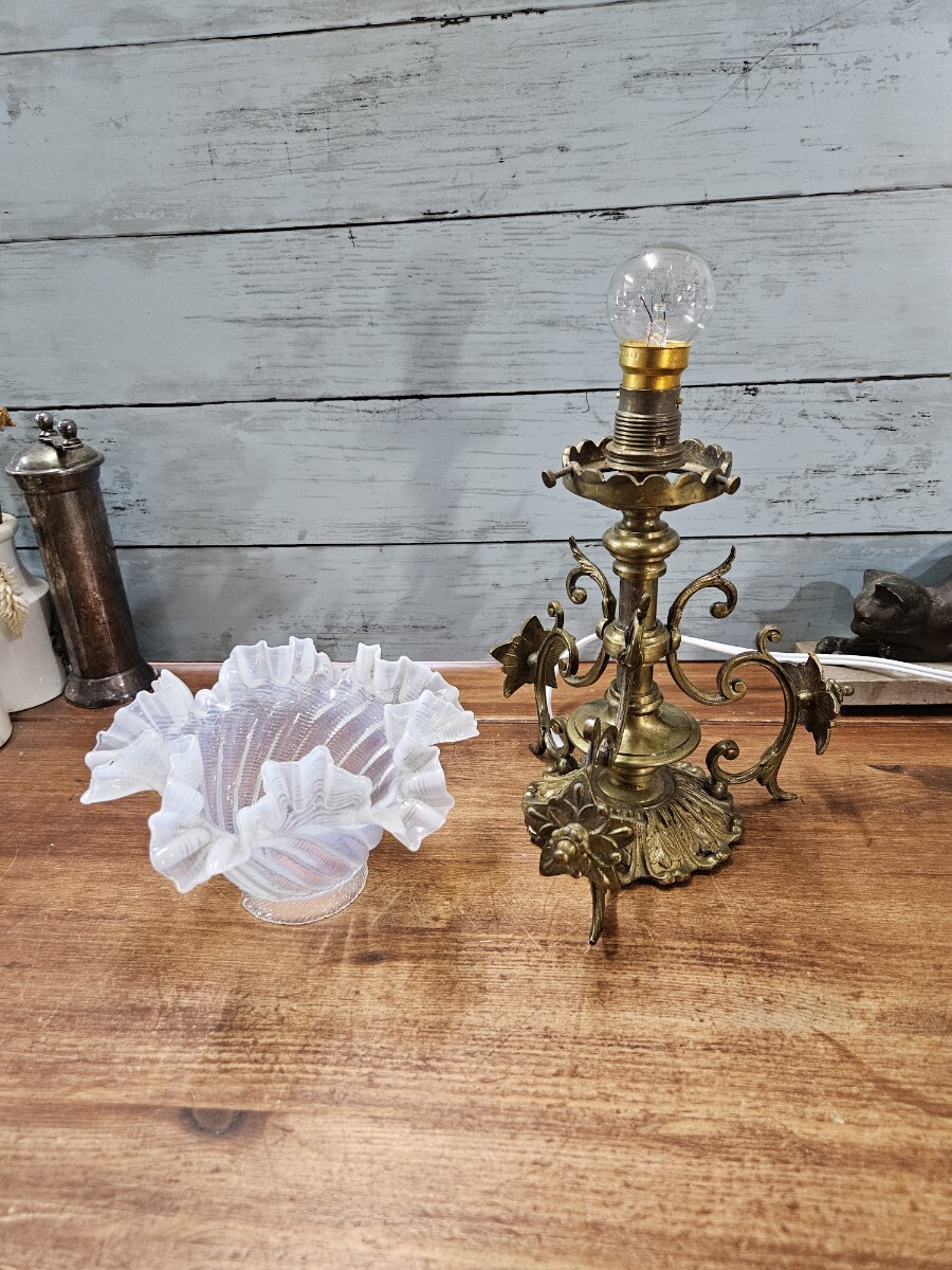 フランス蚤の市・オパールセントガラス ランプシェード真鍮