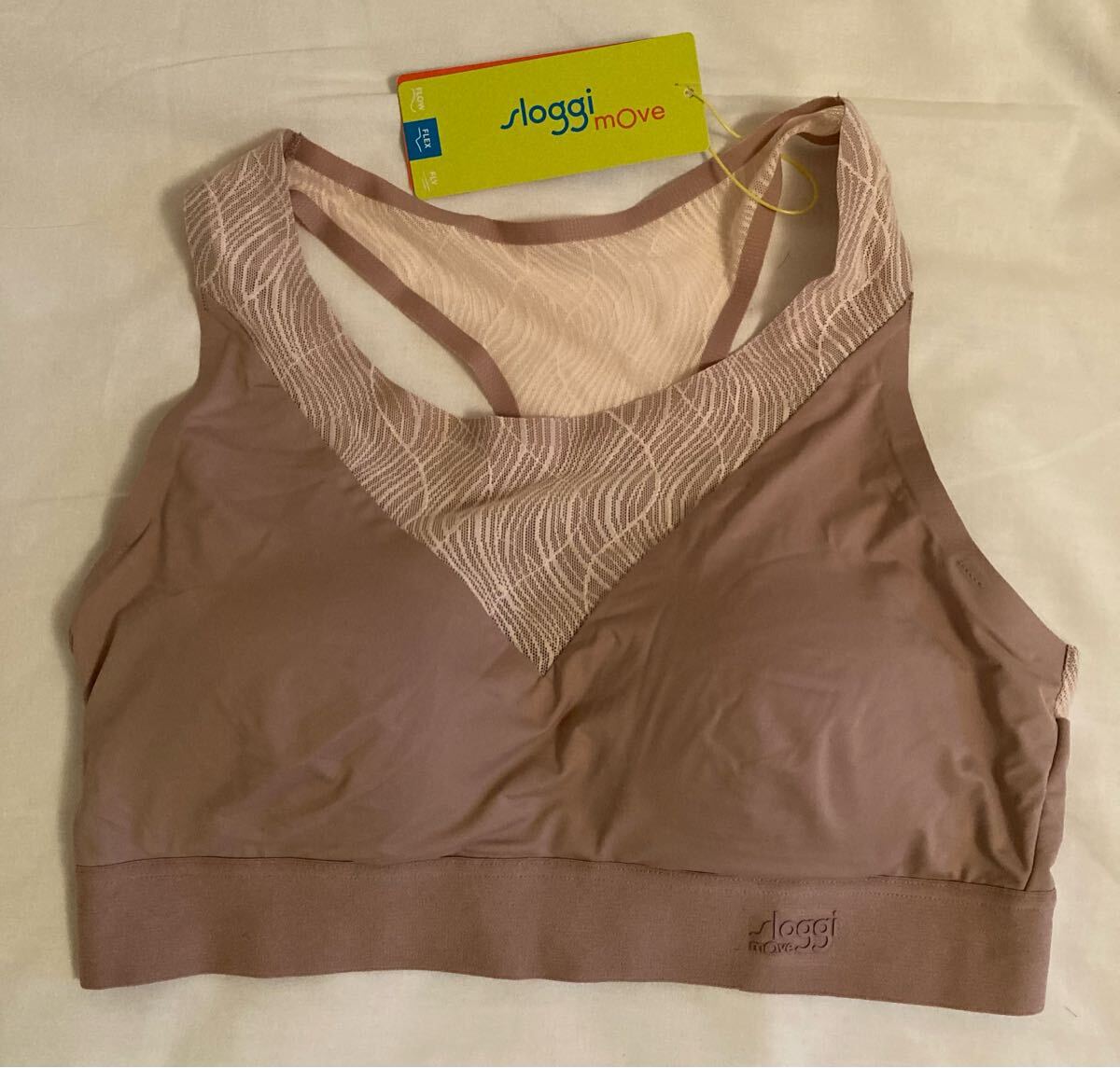 新品★トリンプTriumph 　スロギームーブ　ブラ スポーツブラ　_画像8