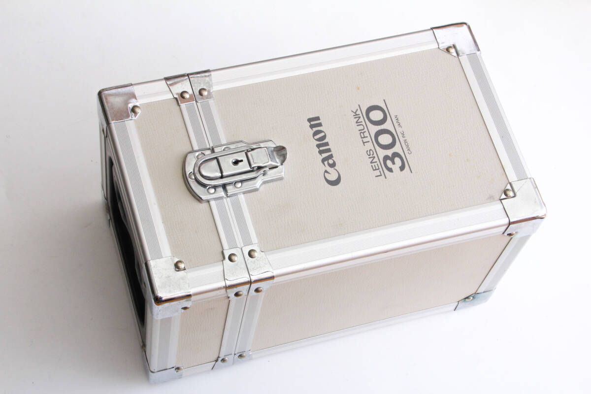  Canon Canon LENS TRUNK 300 жесткий чехол 