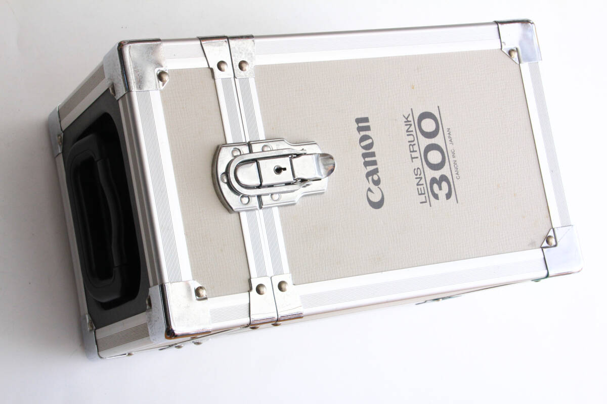  Canon Canon LENS TRUNK 300 жесткий чехол 