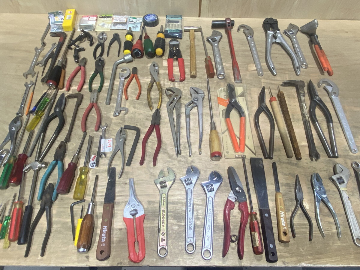 【３３－１５】工具 まとめ売り 約13.8㎏ ネジ 六角 ペンチ ドライバー ハンマー レンチ キリ 等 DIY ハンドツール ジャンク品含む