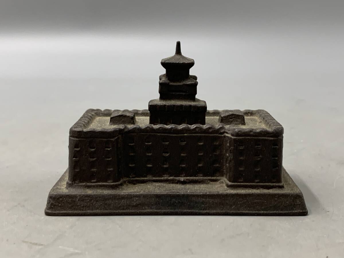 大学生協のスーツ提携店割引 6＃D/7339 戦前 満州帝国 日本軍 三菱康徳会館 新築記念 文鎮 彫刻・オブジェ